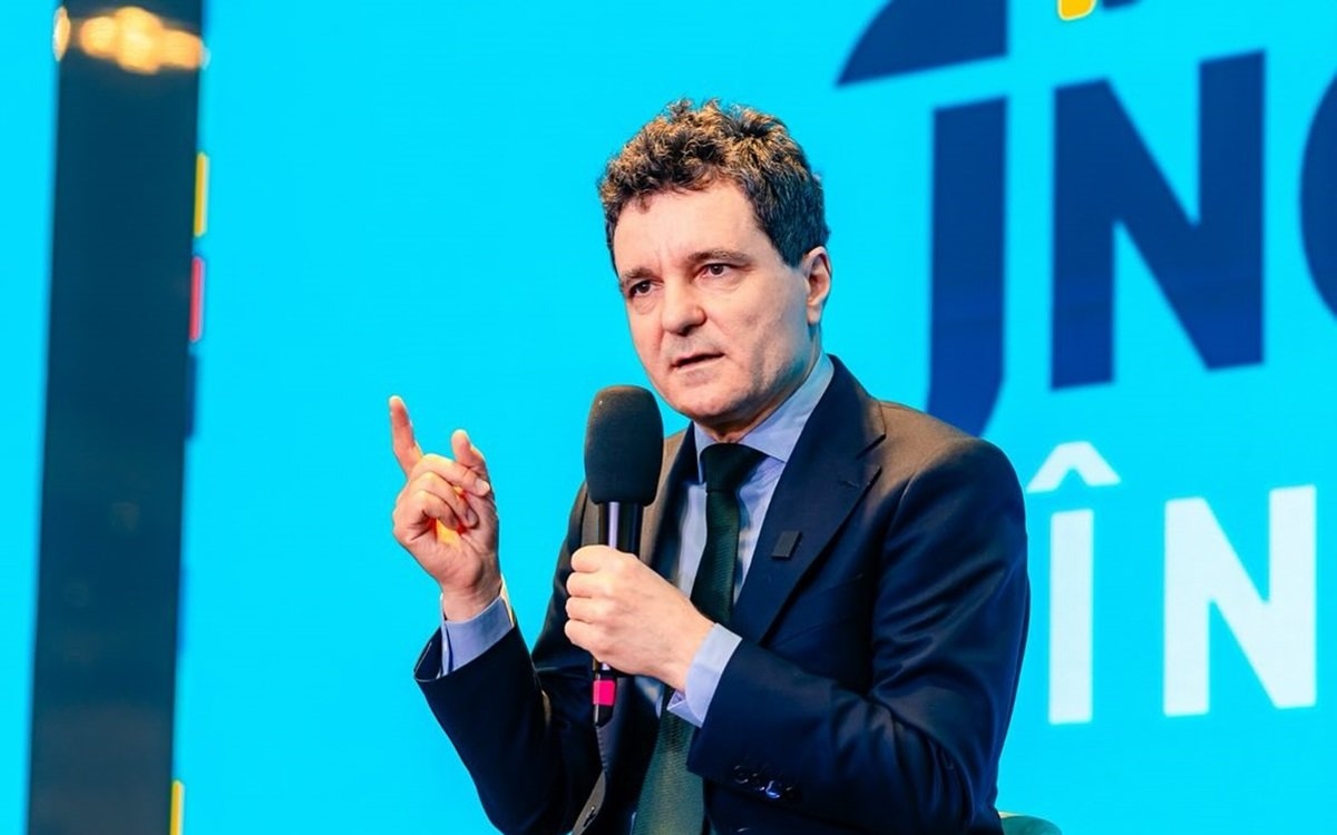 Nicușor Dan, reacție vehementă la adresa știrilor false apărute despre familia lui pe internet. "Mi-am botezat copiii, sunt creștin ortodox"